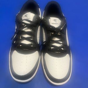 Men’s size 9 shoes